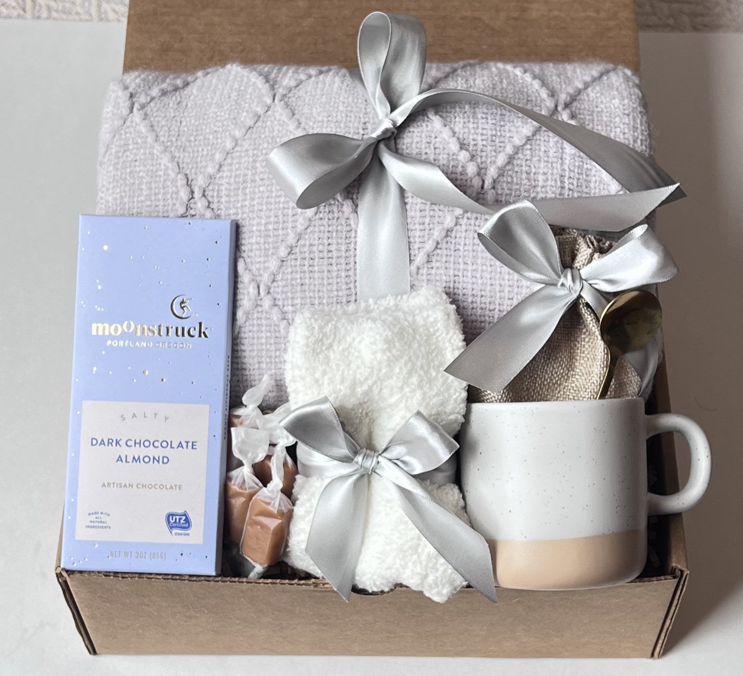 SILVER RIBBON BOX
