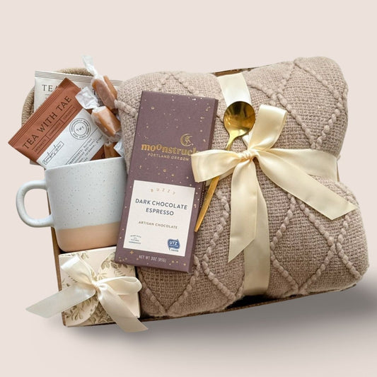 Thoughtful White Birthday Box – Perfect Gift for Mom and Close Friends
